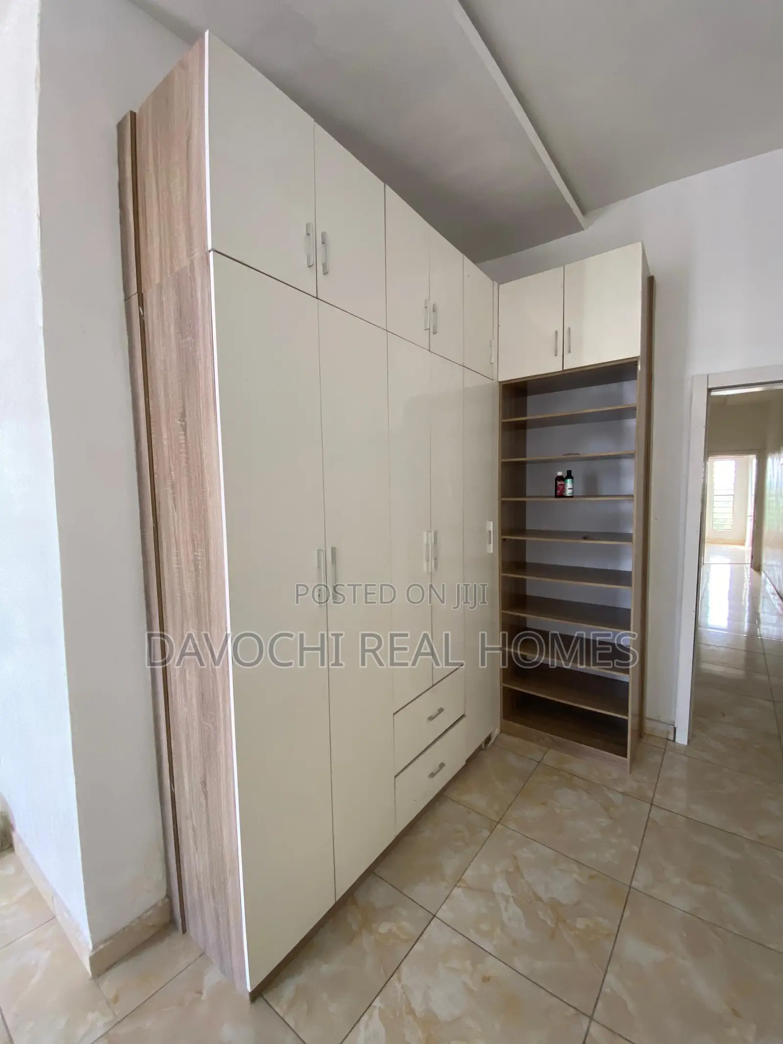 4bdrm Duplex in Chevron for rent in Chevron