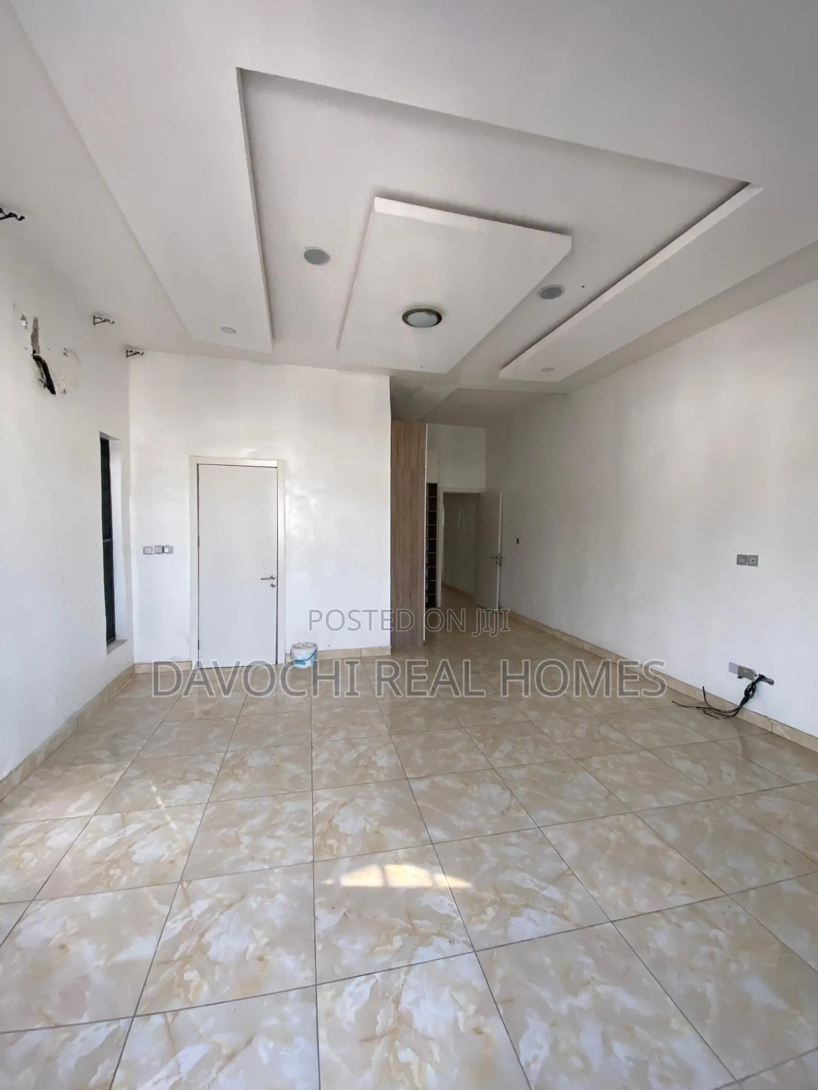 4bdrm Duplex in Chevron for rent in Chevron