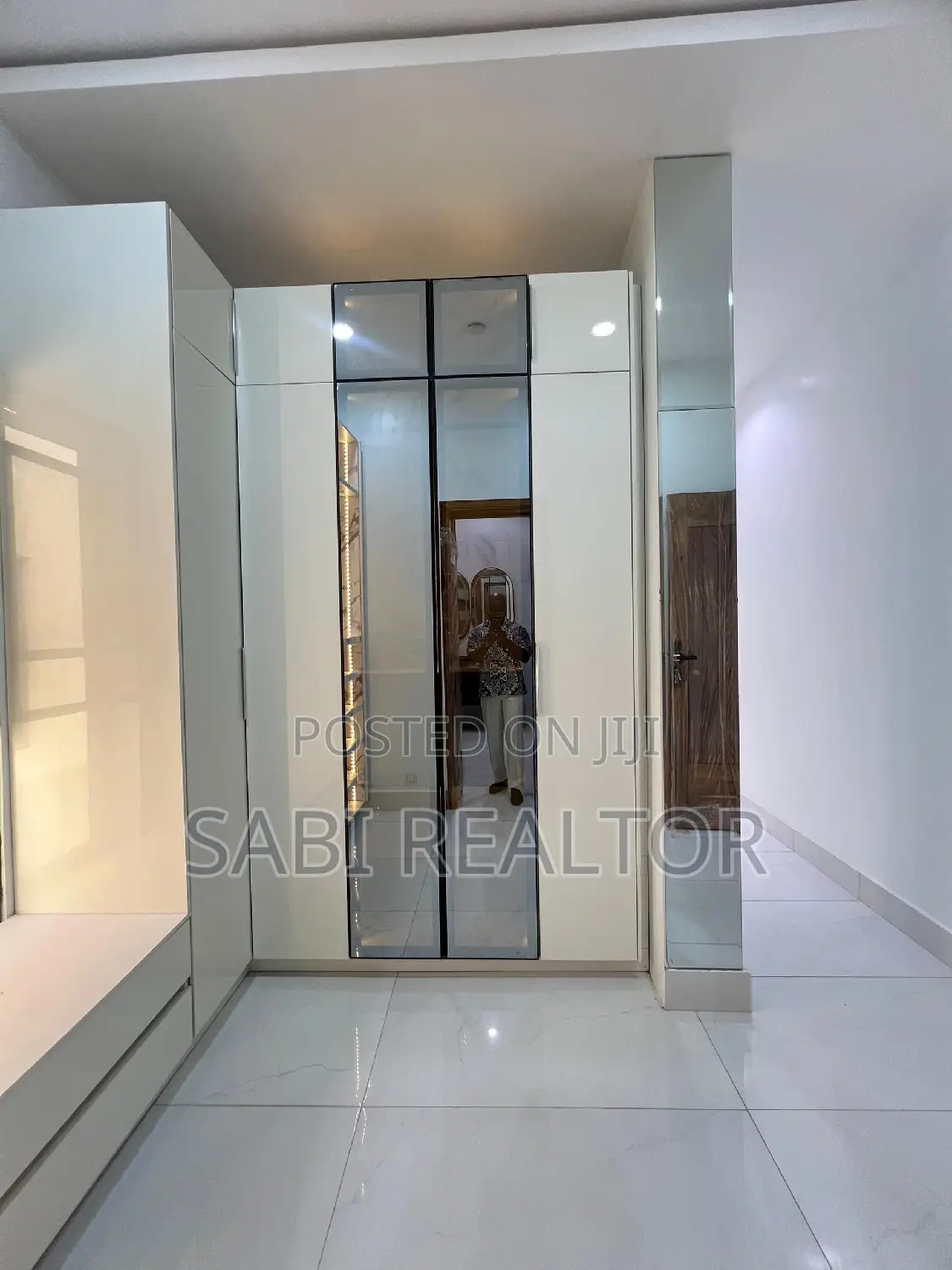 Furnished 5bdrm Apartment in Lekki for sale in Lekki Phase 1