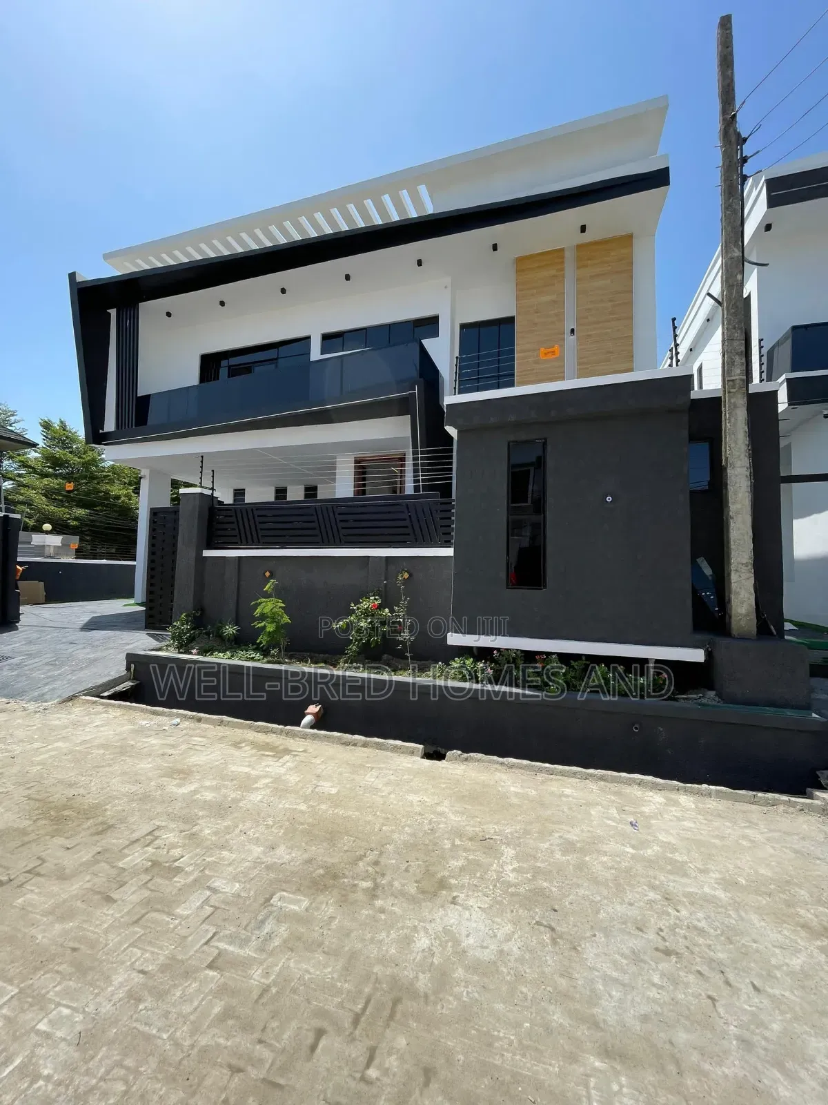 5bdrm Duplex in Osapa for sale in Osapa london