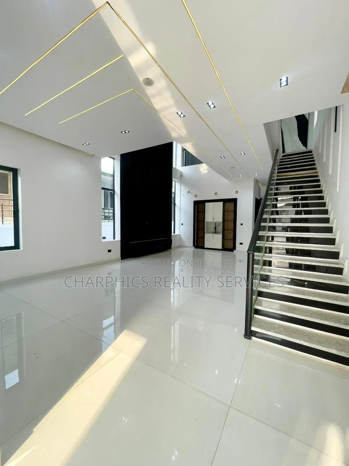 5bdrm Duplex in Idado for sale in Idado