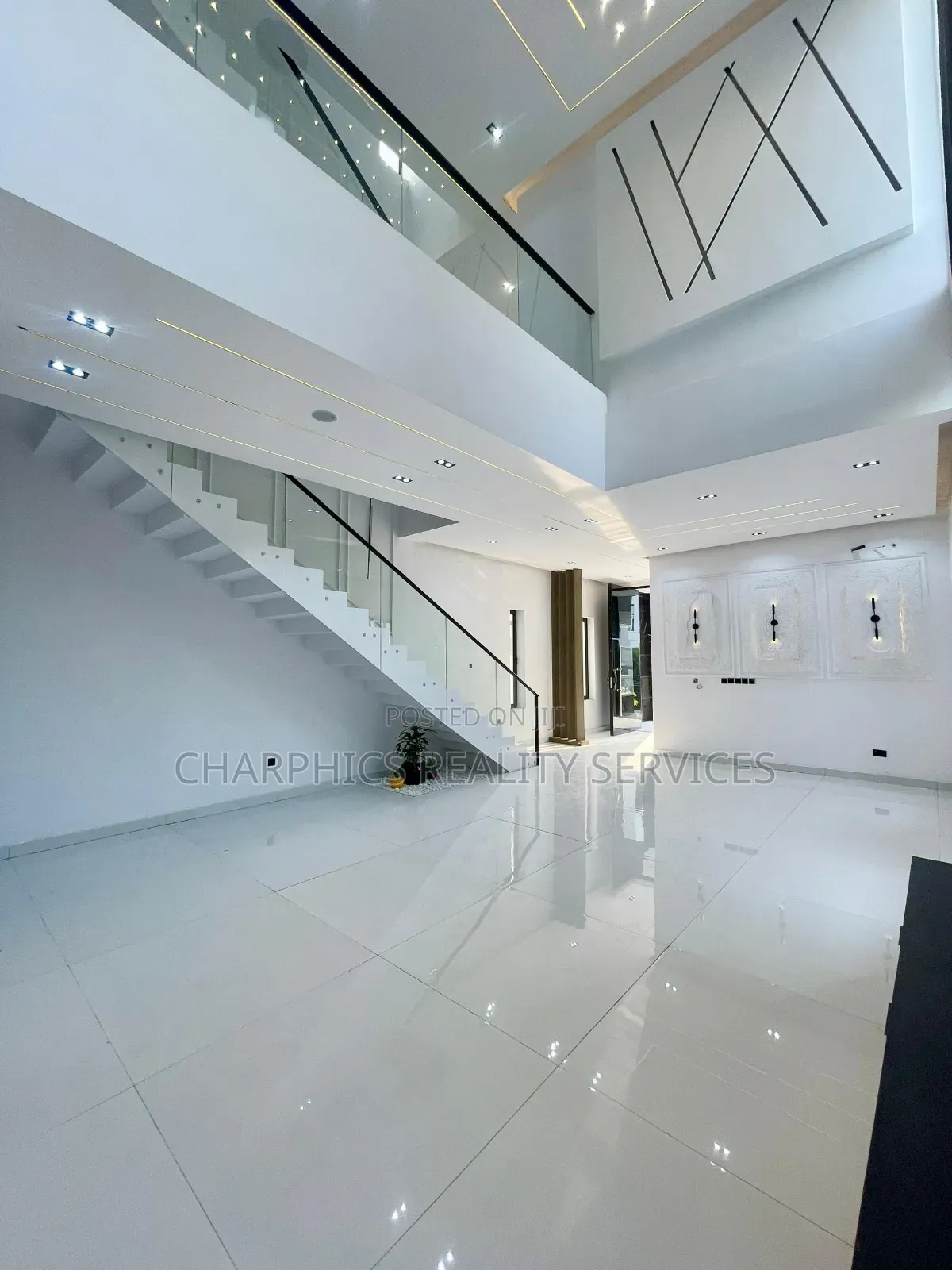 5bdrm Duplex in Idado for sale in Idado