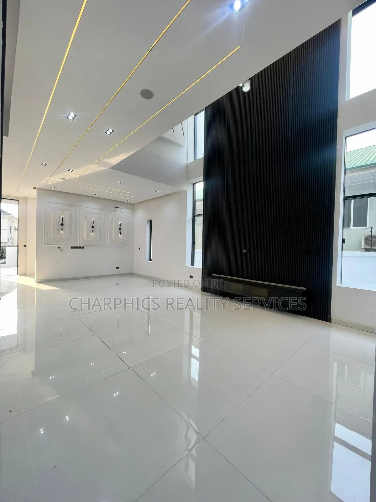 5bdrm Duplex in Idado for sale in Idado