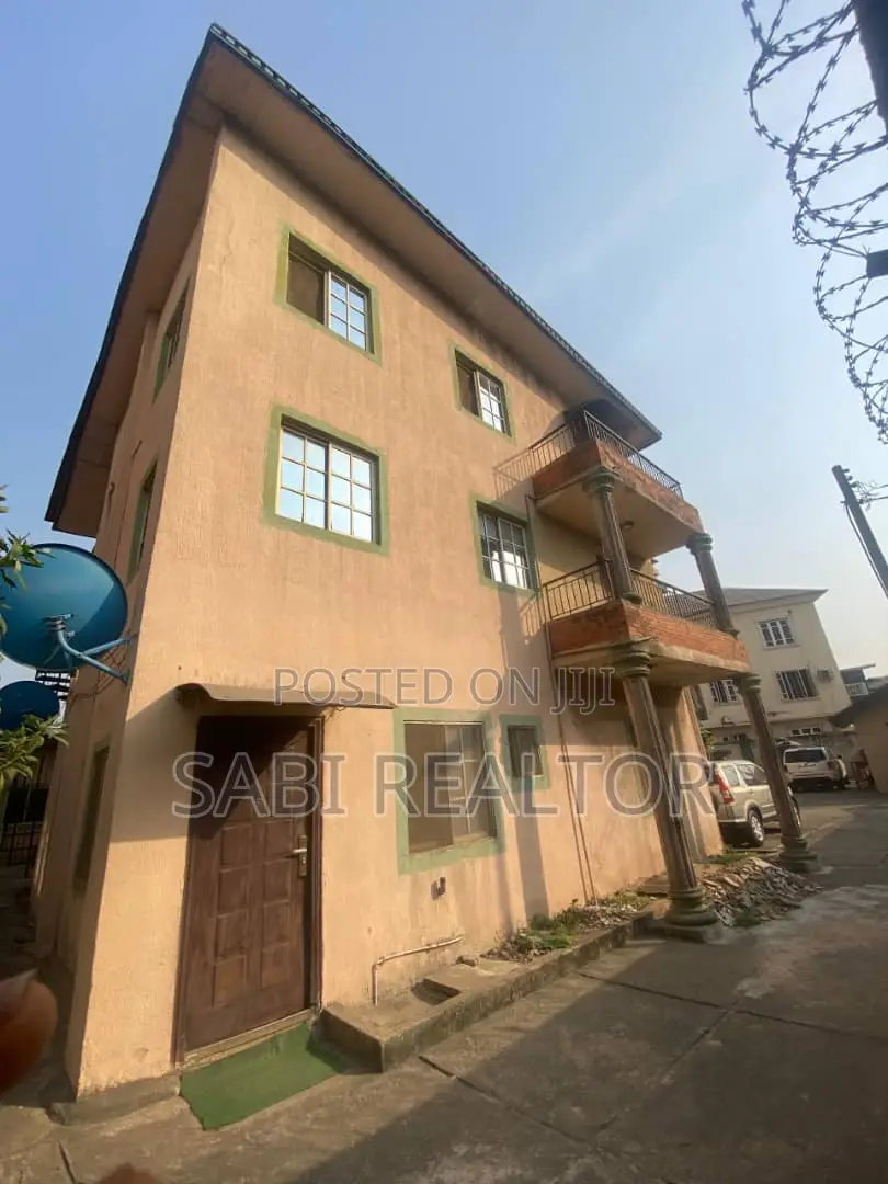 Furnished 3bdrm Block of Flats in Surulere for sale in Surulere