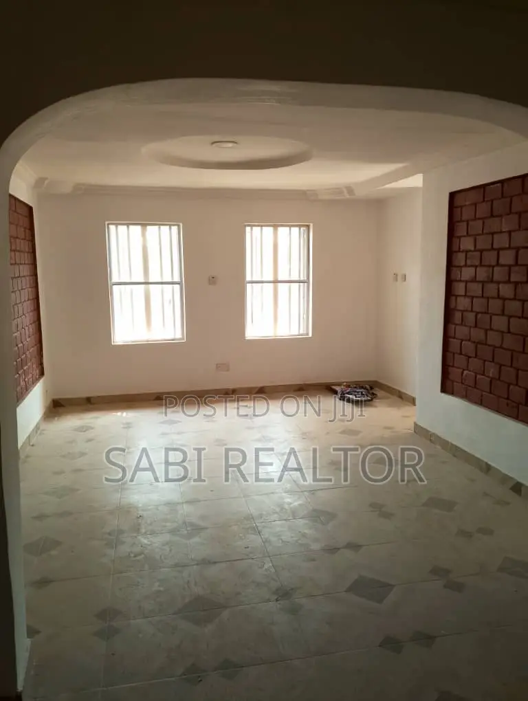 Furnished 3bdrm Block of Flats in Surulere for sale in Surulere