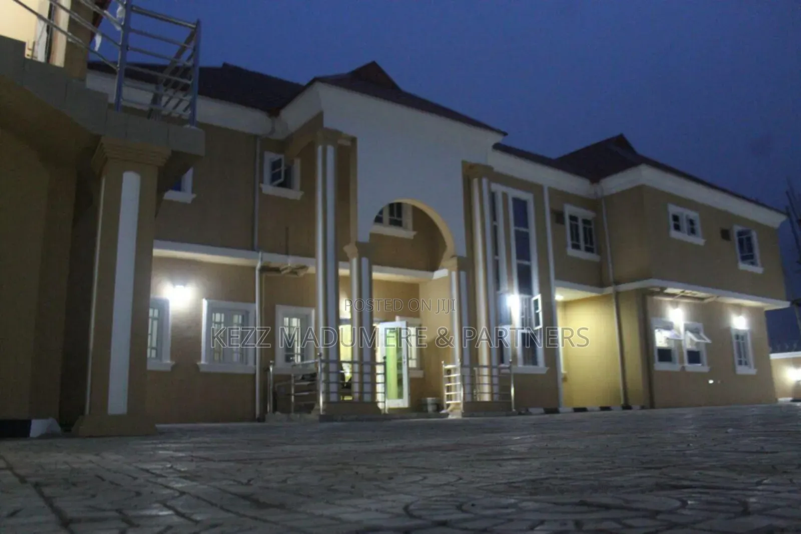For Sale: Non Functional 16 RMS Hotel in Ph in Port-Harcourt