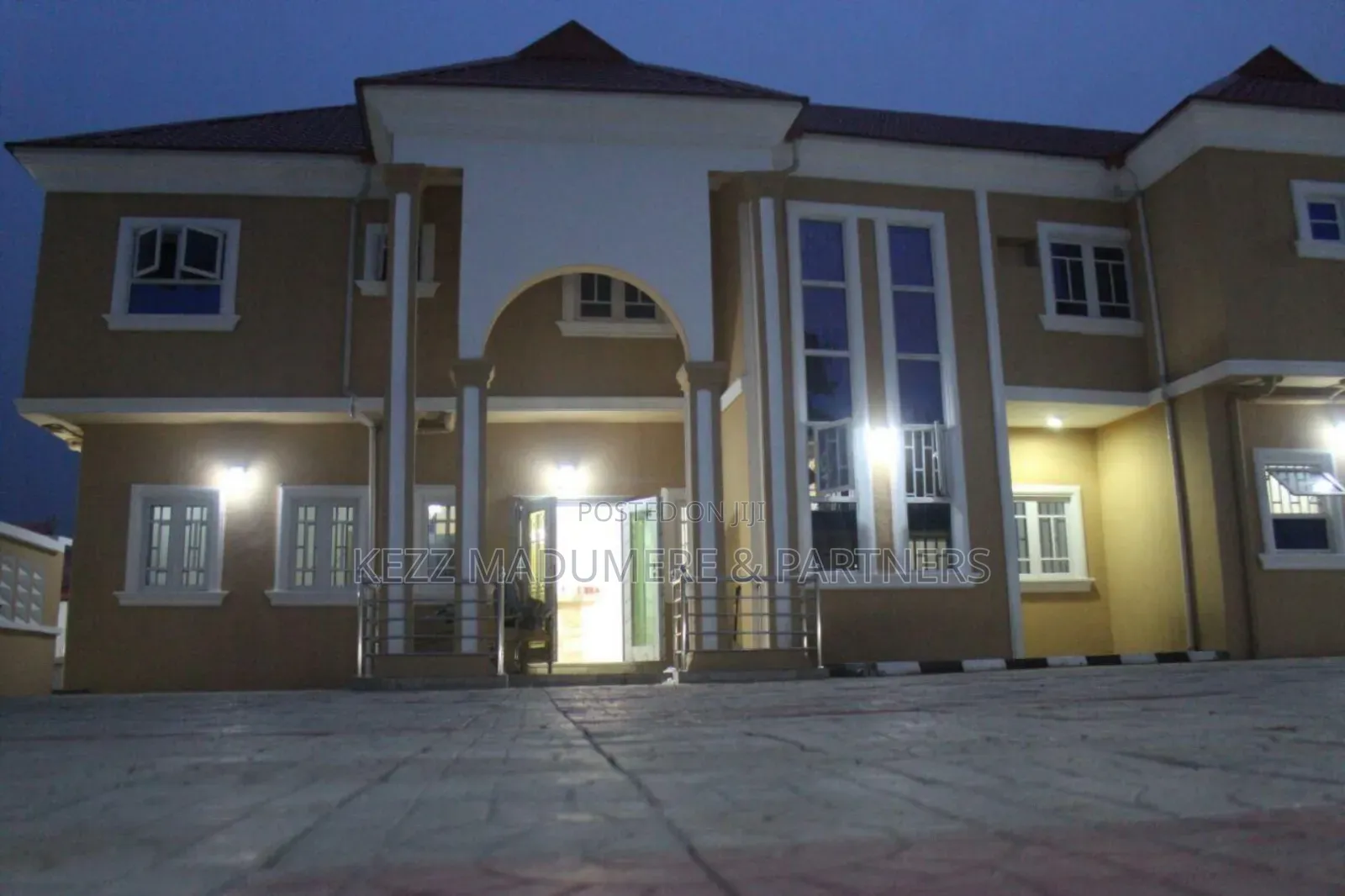 For Sale: Non Functional 16 RMS Hotel in Ph in Port-Harcourt