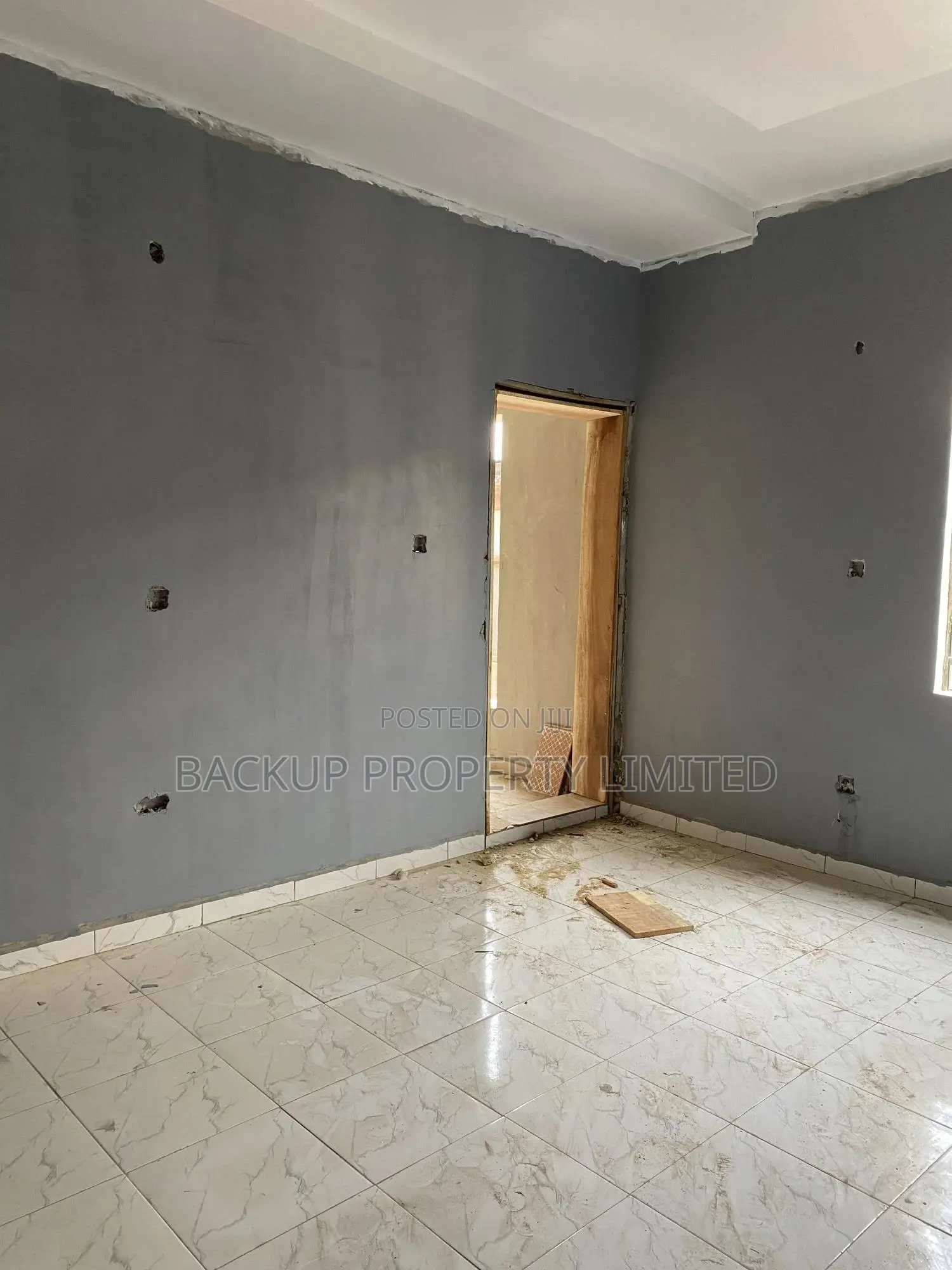 Mini Flat In Off Randle Avenue For Sale in Randle Avenue