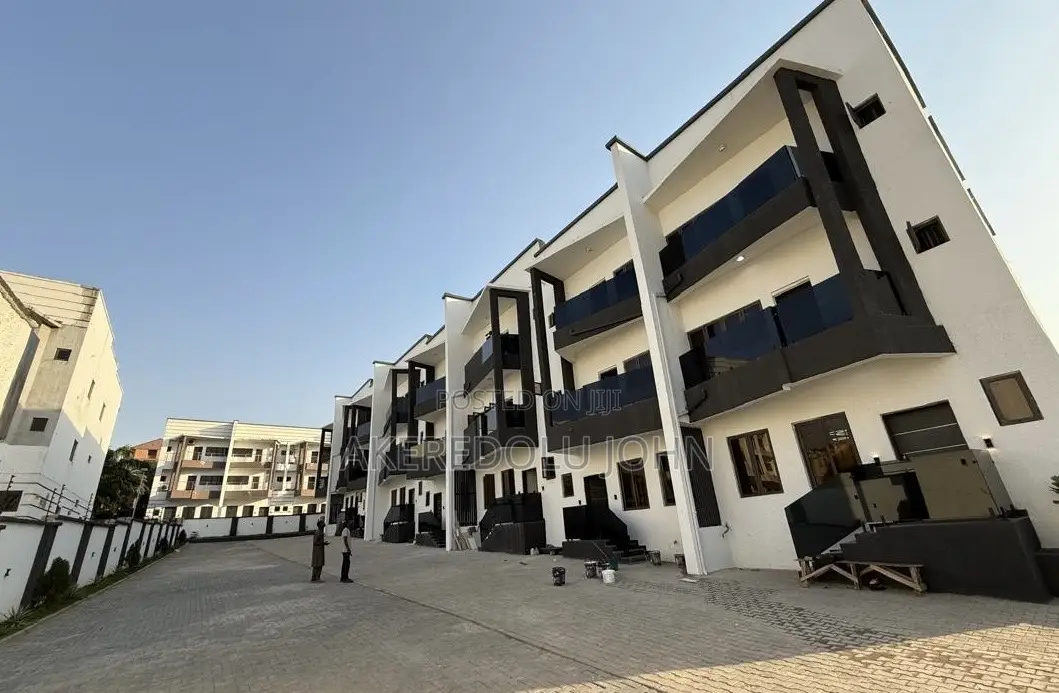 4bdrm Townhouse/Terrace in Zone 4 / Wuse for Sale in Zone 4 / Wuse