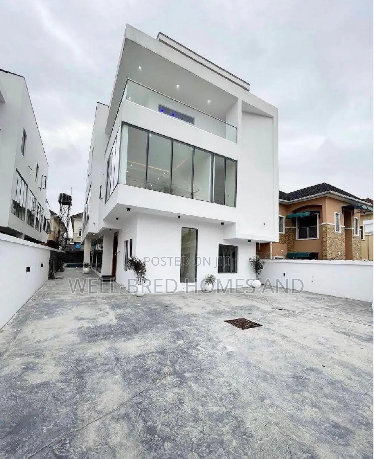 5bdrm Duplex in Lekki Phase 1 for sale in Lekki Phase 1