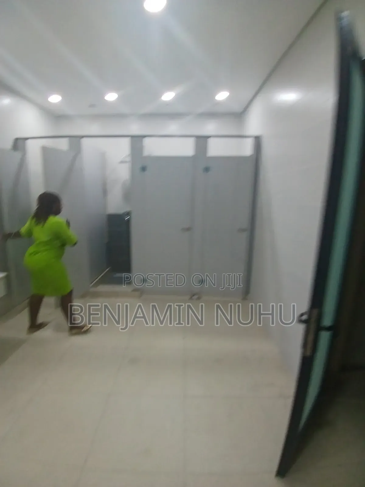 Over 100sqm Available for Office Space for Rent in Lekki 1 in Lekki Phase 1
