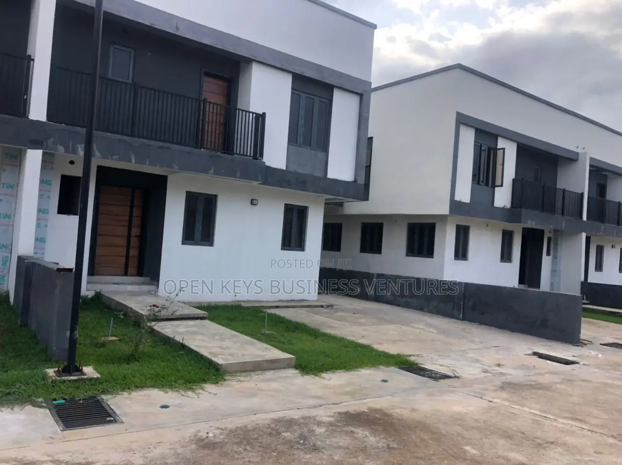 Furnished 4bdrm Duplex in Jericho for sale in Jericho