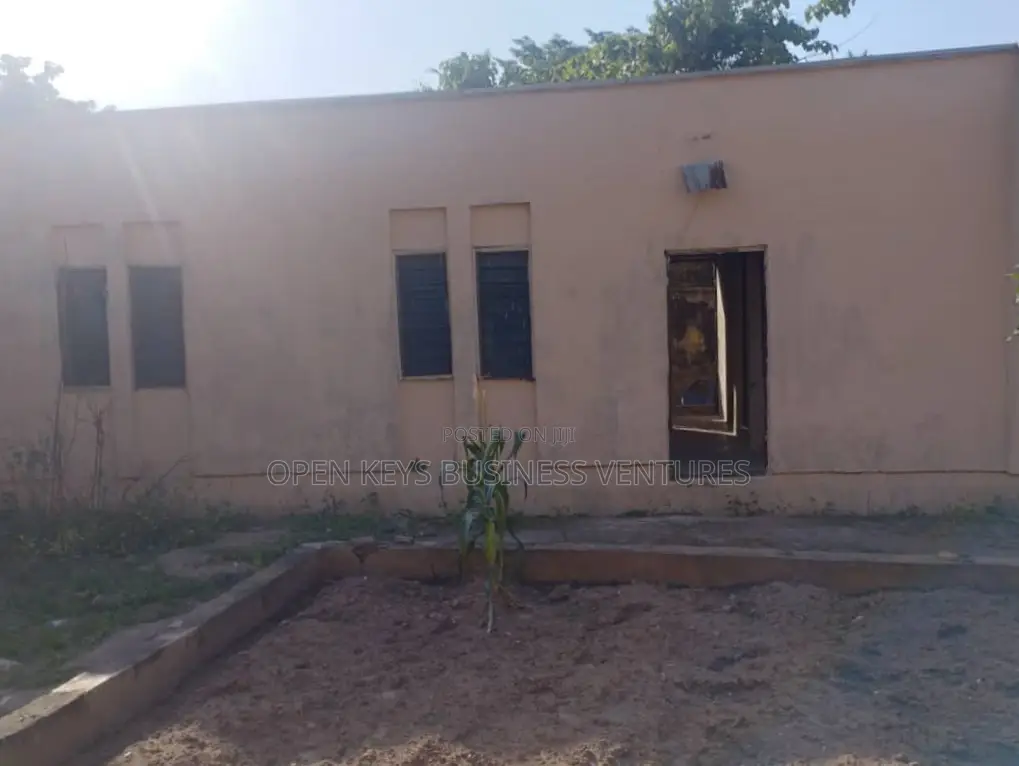 2bdrm Bungalow in Adenihun, Agodi for sale in Agodi