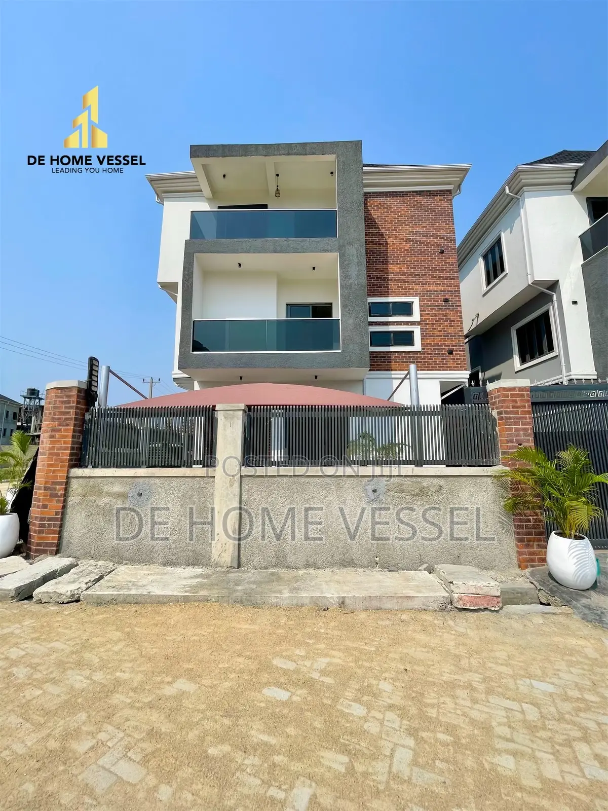 5bdrm Duplex in Ikate for sale in Ikate
