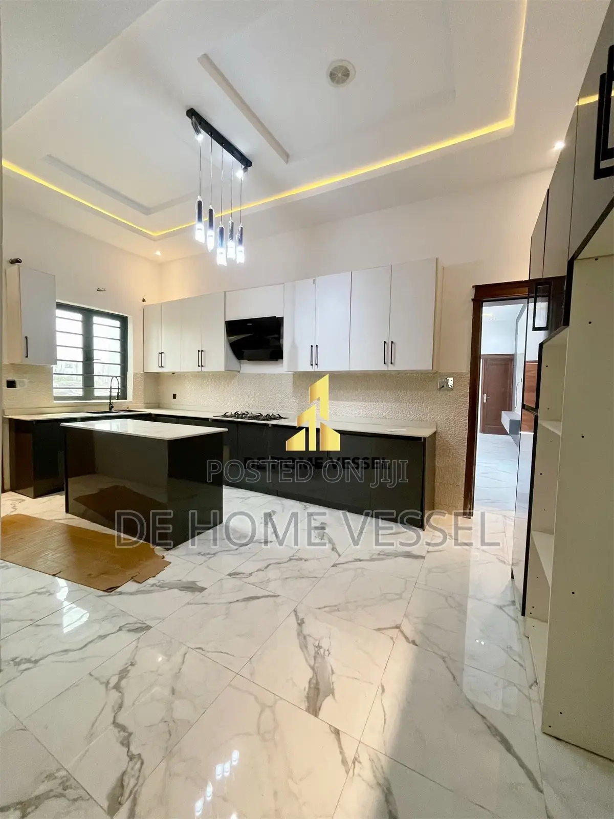 5bdrm Duplex in Ikate for sale in Ikate