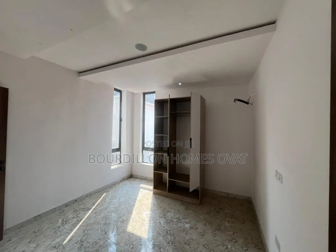 2bdrm Apartment in Chevron for sale in Chevron