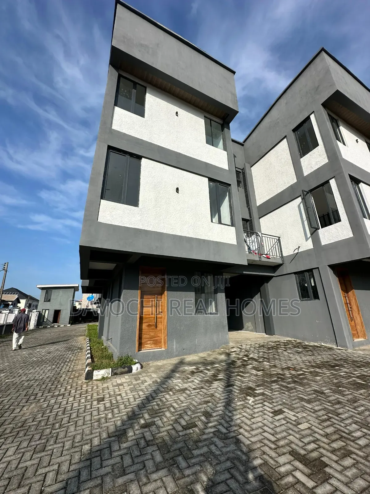 2bdrm Apartment in Mobile Road, Lekki for rent in Lekki