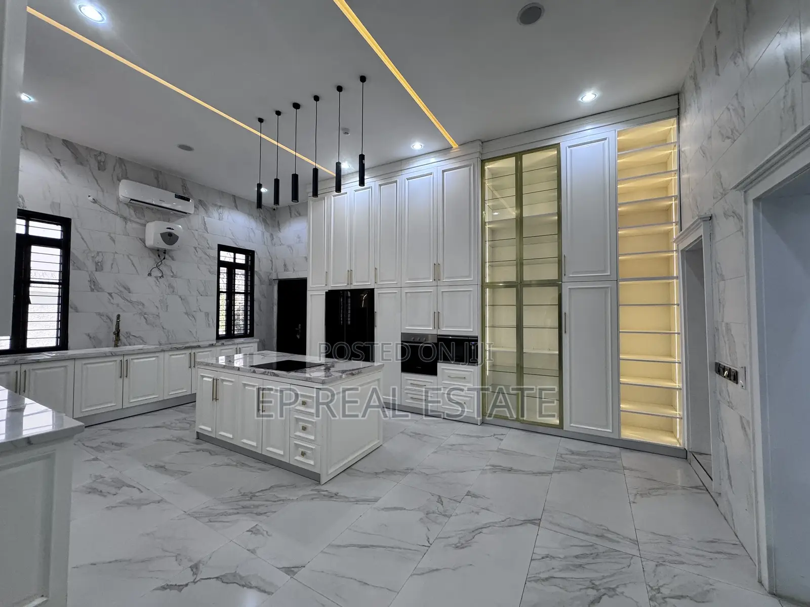 9bdrm Mansion in Guzape for sale in Guzape District