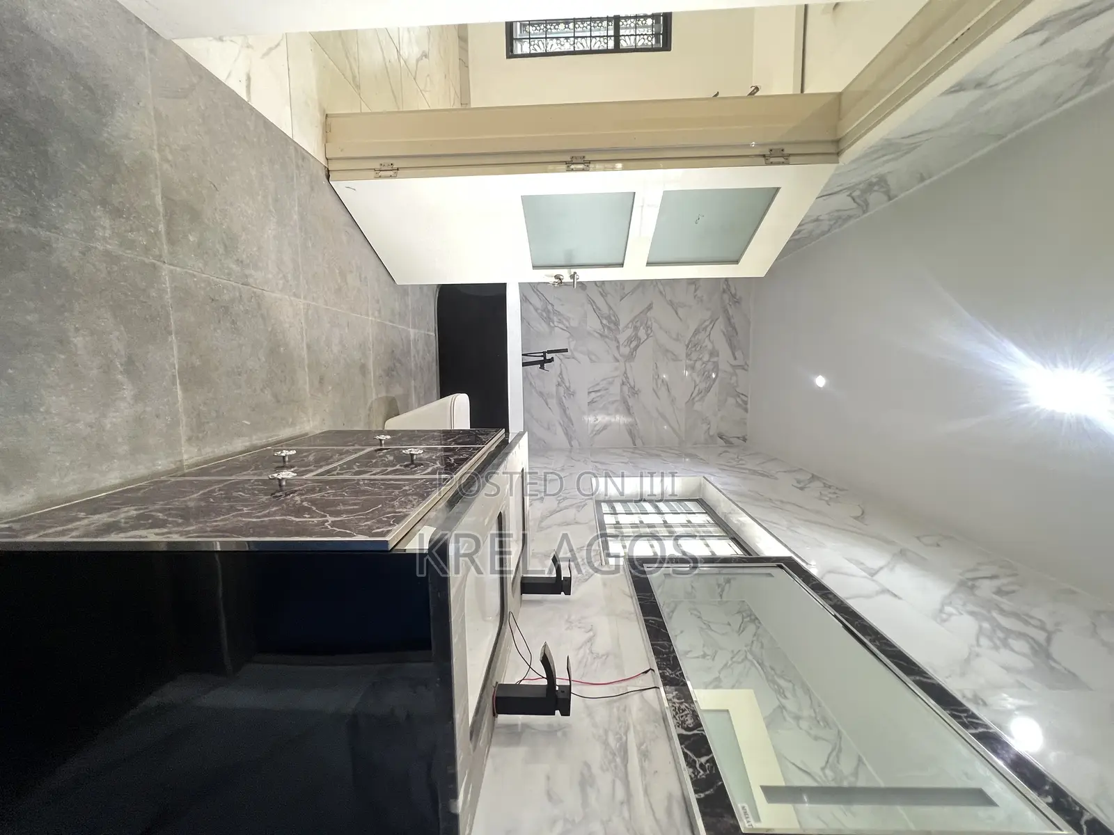 5bdrm Duplex in Lekki Phase 1 for sale in Lekki Phase 1