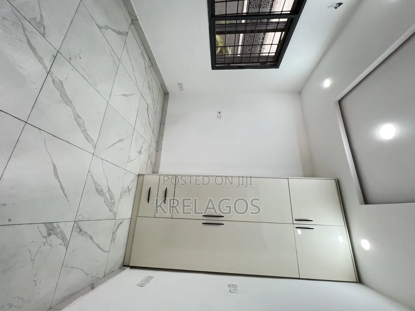 5bdrm Duplex in Lekki Phase 1 for sale in Lekki Phase 1