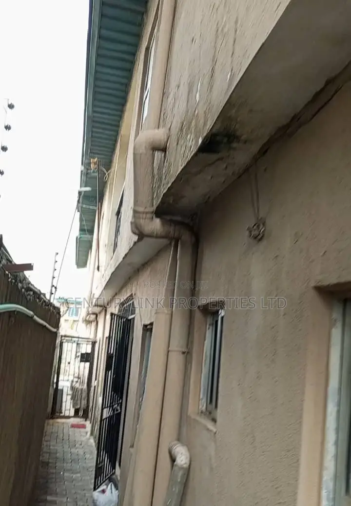 For Sale a Mini Complex of 9 Units Shops, 4 Units, 2-Bedroom in Ado / Ajah