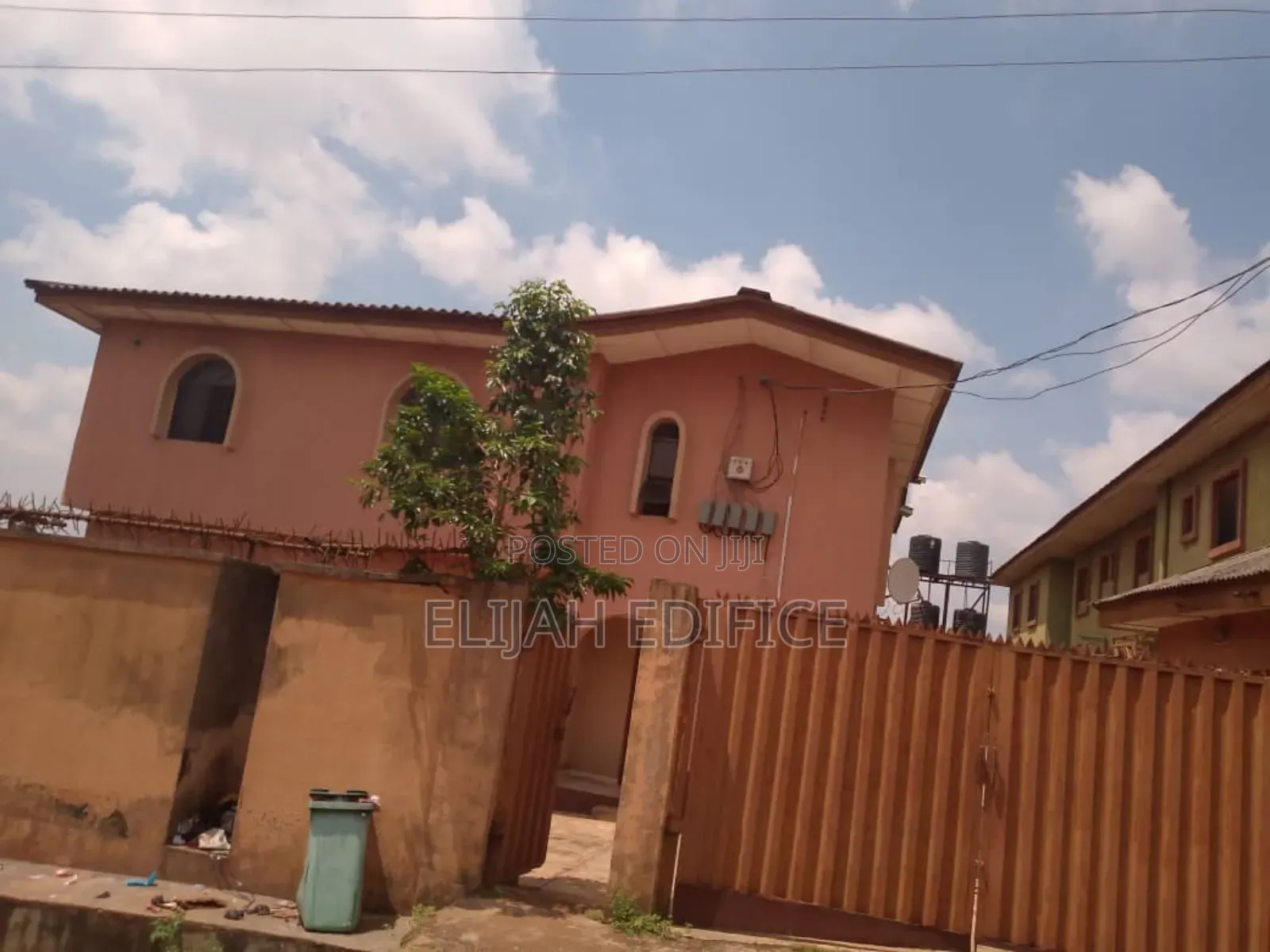12bdrm Block of Flats in Salolo, Meiran for sale in Meiran