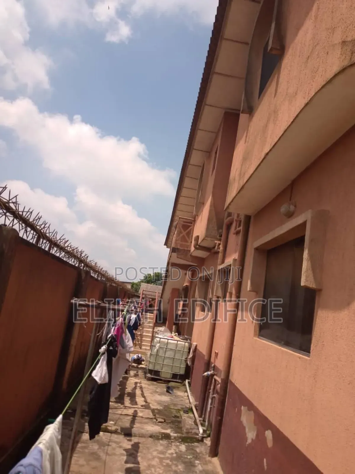 12bdrm Block of Flats in Salolo, Meiran for sale in Meiran
