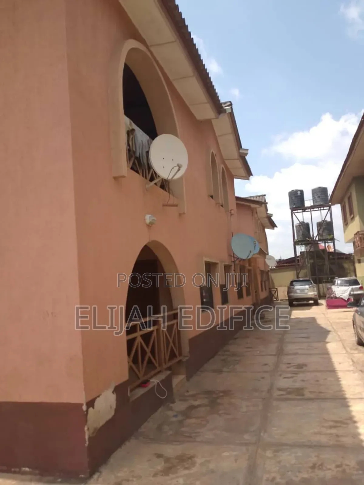 12bdrm Block of Flats in Salolo, Meiran for sale in Meiran