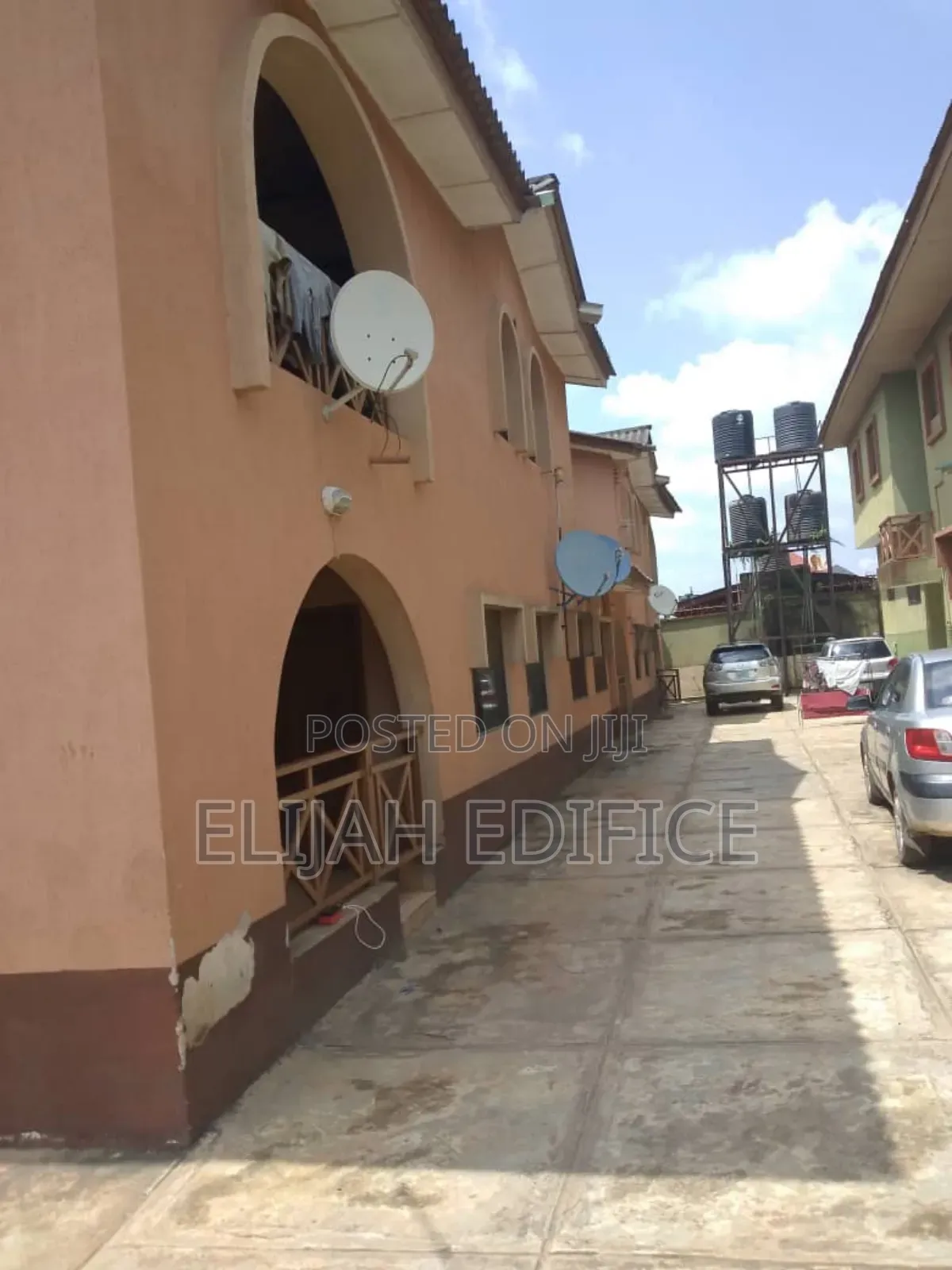 12bdrm Block of Flats in Salolo, Meiran for sale in Meiran