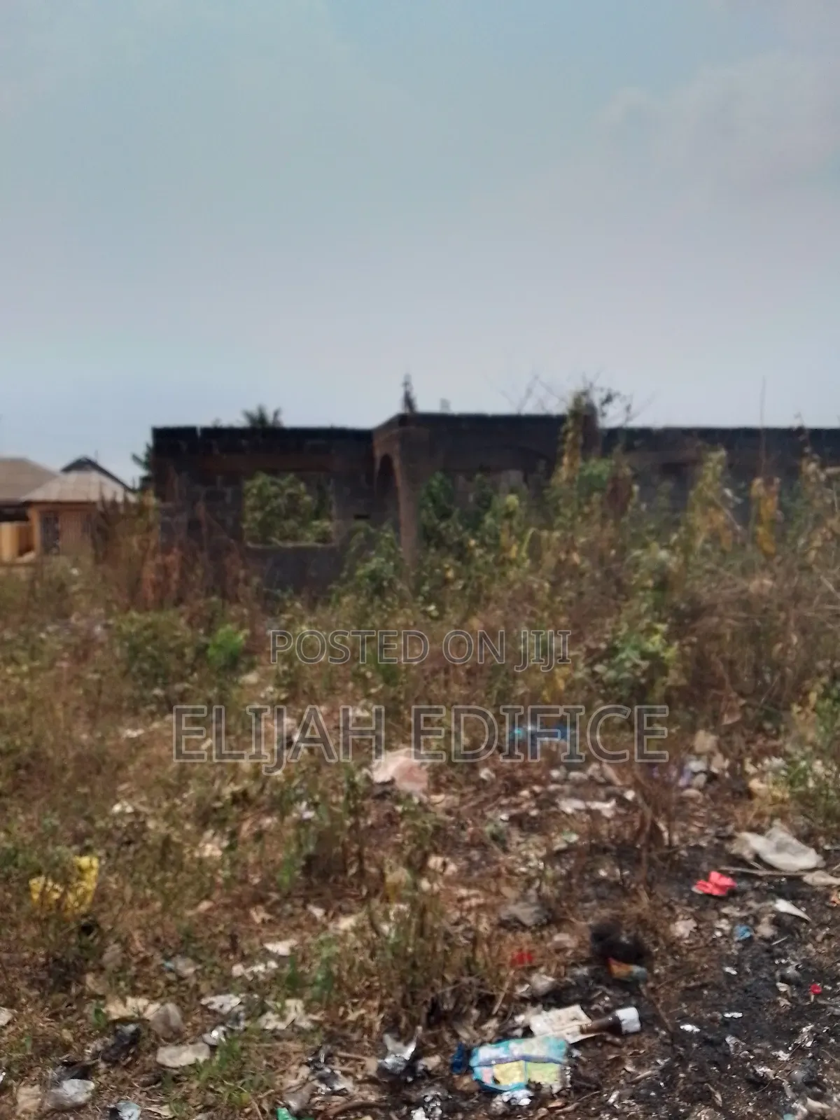 Close to Road,A Plot of Land With 5bedroom at Parkview,Ikorodo in Ijede / Ikorodu