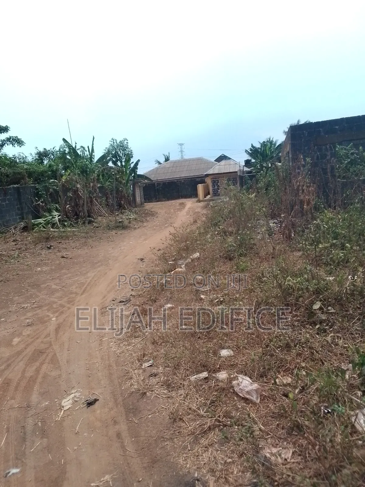 Close to Road,A Plot of Land With 5bedroom at Parkview,Ikorodo in Ijede / Ikorodu