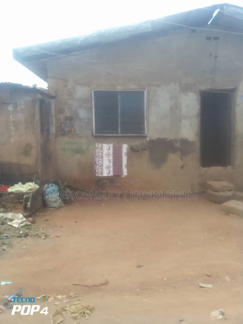 BUNGALOW of Tenement 10 ROOMS Sitting on 400SQM LAND in Iju-Ishaga