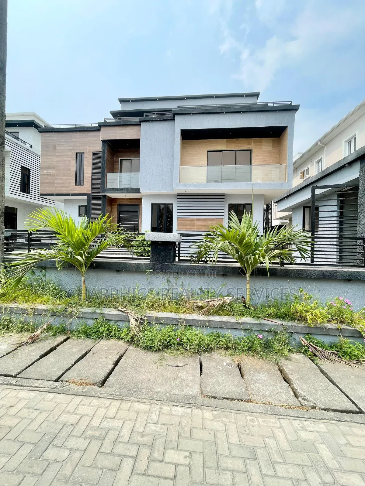 5bdrm Duplex in Ikate for sale in Ikate