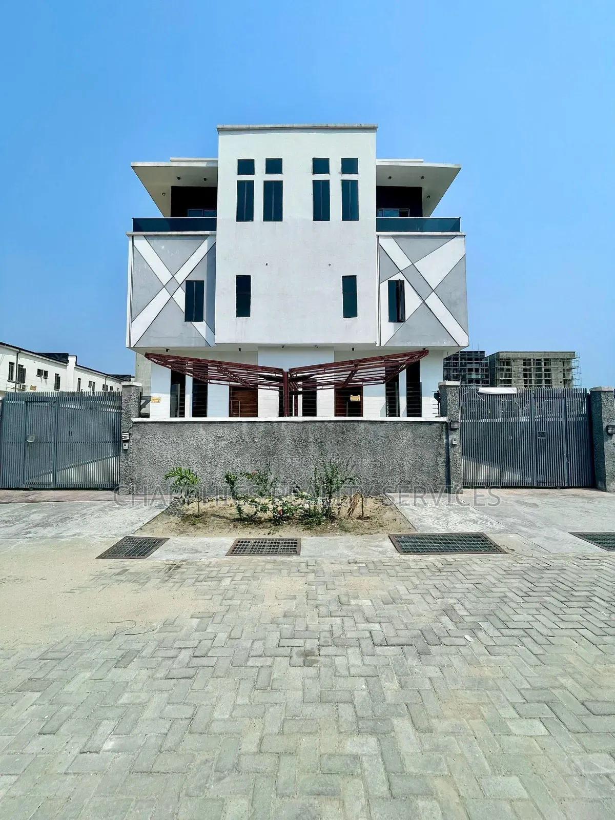 5bdrm Duplex in Ikate for sale in Ikate