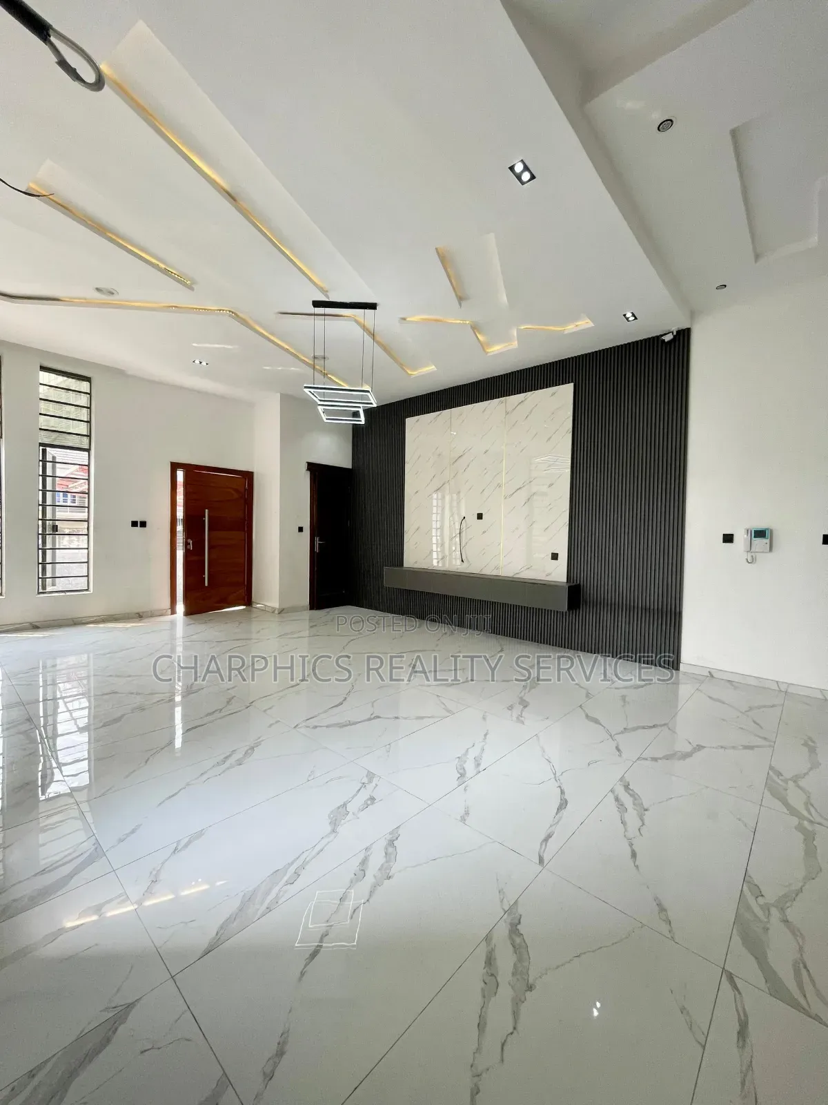 5bdrm Duplex in Ikate for sale in Ikate