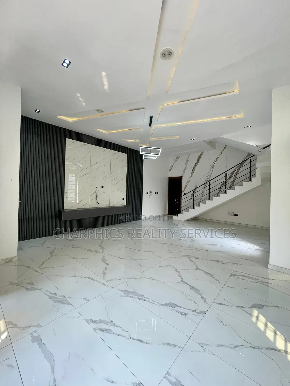 5bdrm Duplex in Ikate for sale in Ikate
