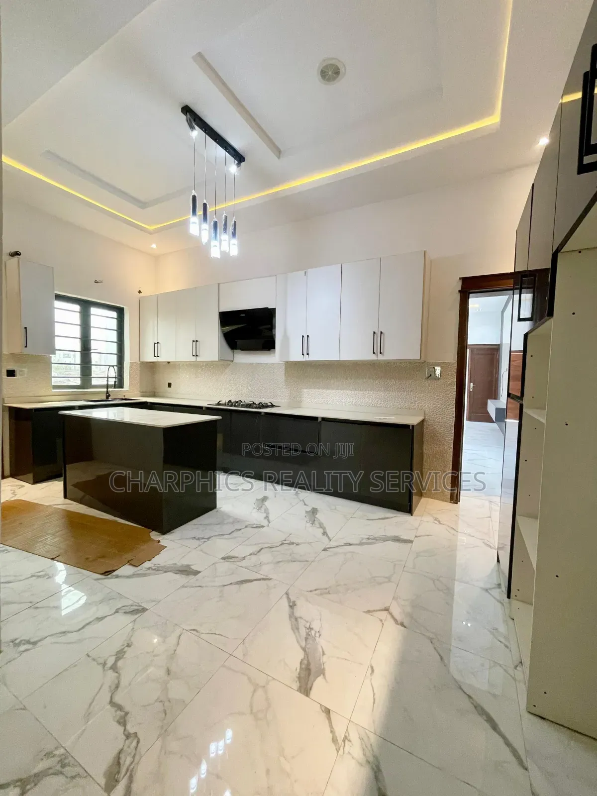 5bdrm Duplex in Ikate for sale in Ikate