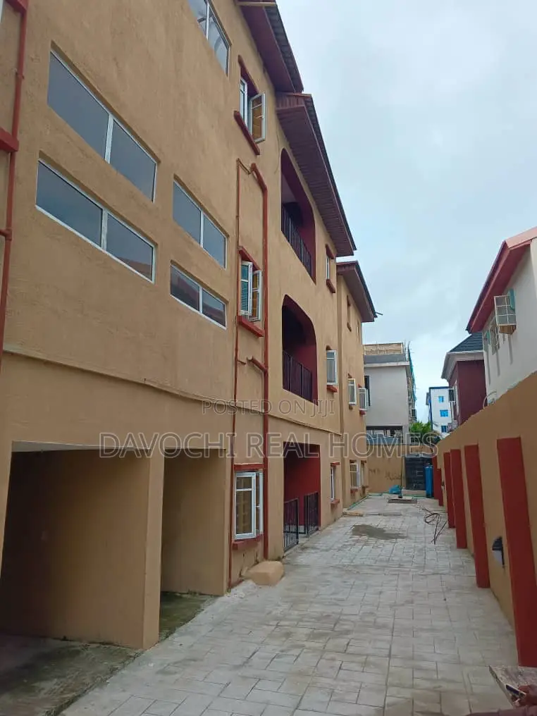3bdrm Apartment in Gbangbala, Ikate, Lekki Phase 1 for rent in Lekki Phase 1