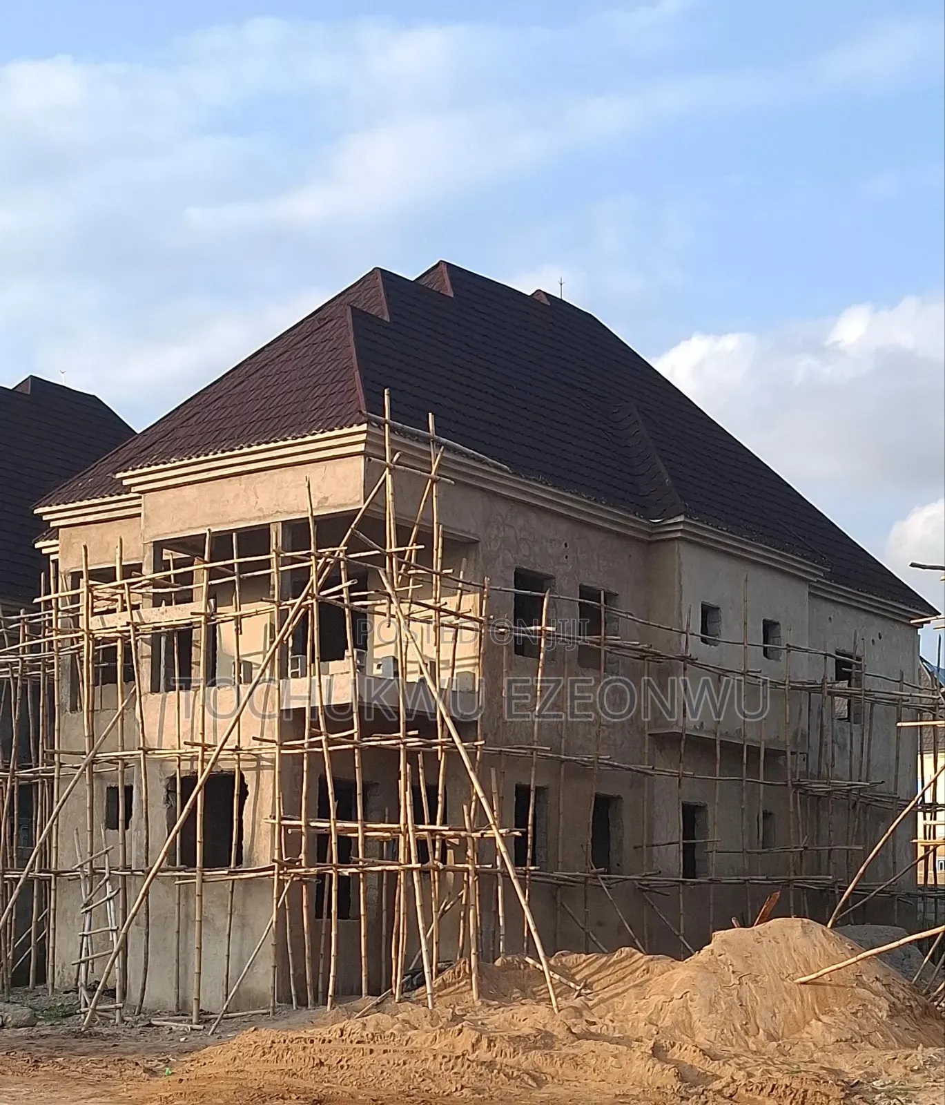 5bdrm Duplex in Summit Estate, Lugbe District for sale in Lugbe District
