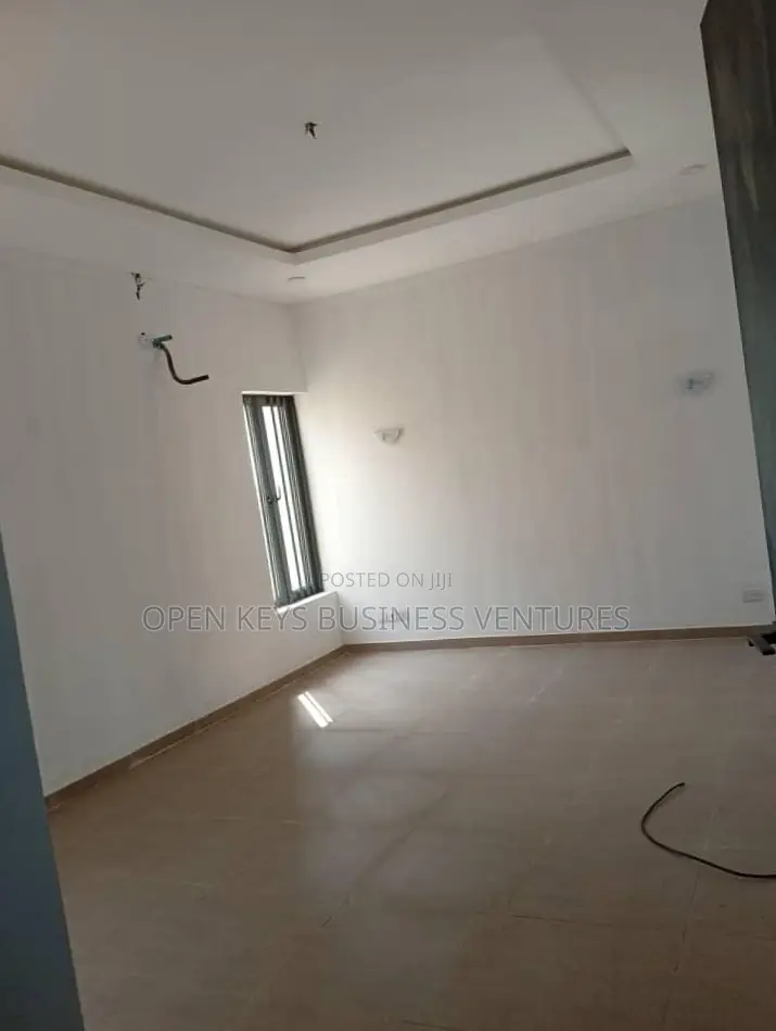 Furnished 3bdrm Duplex in Queen'S School Gra, Apata for sale in Apata