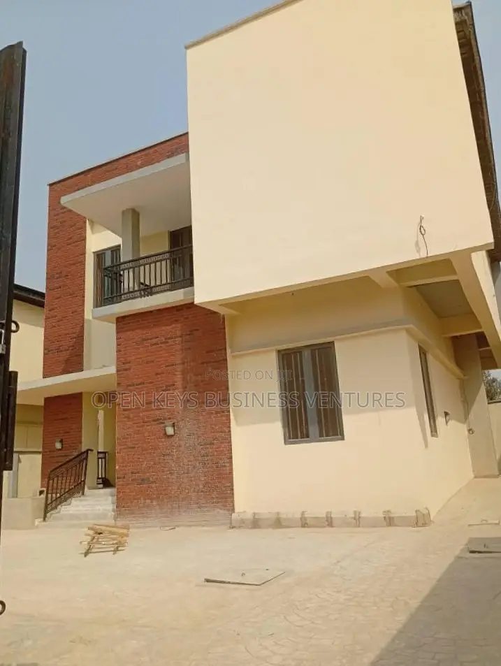 Furnished 3bdrm Duplex in Queen'S School Gra, Apata for sale in Apata