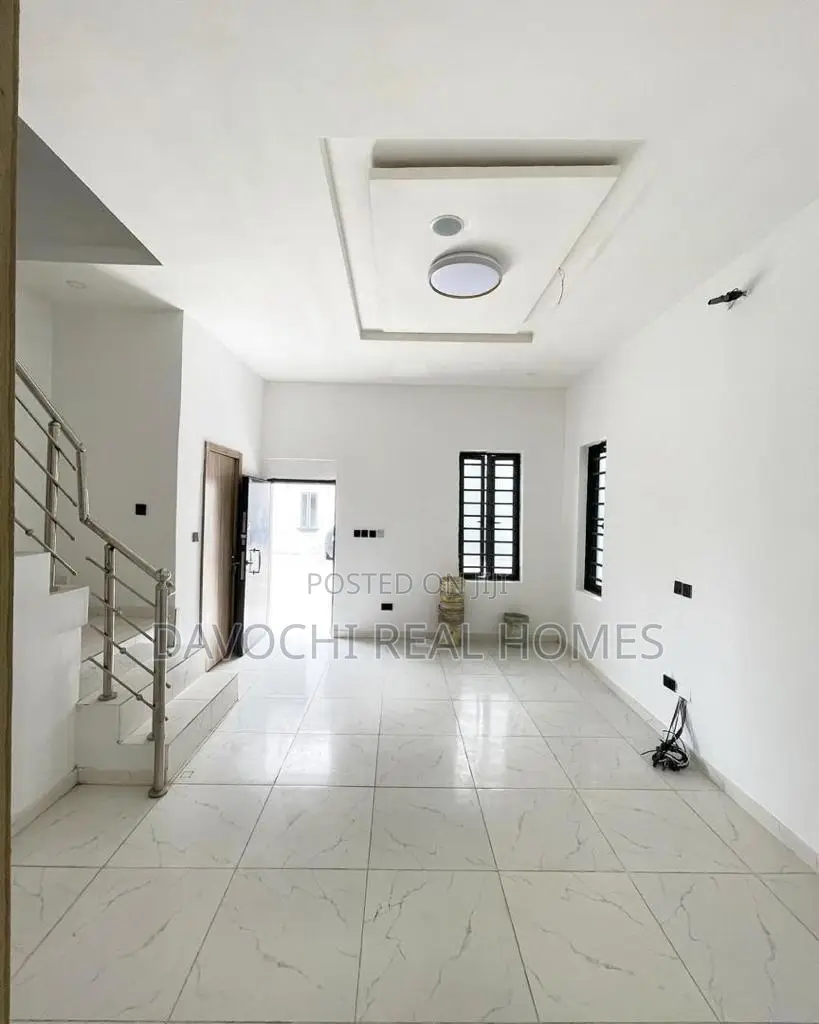 3bdrm Duplex in Lekki, County, Ikate for sale in Lekki Phase 1