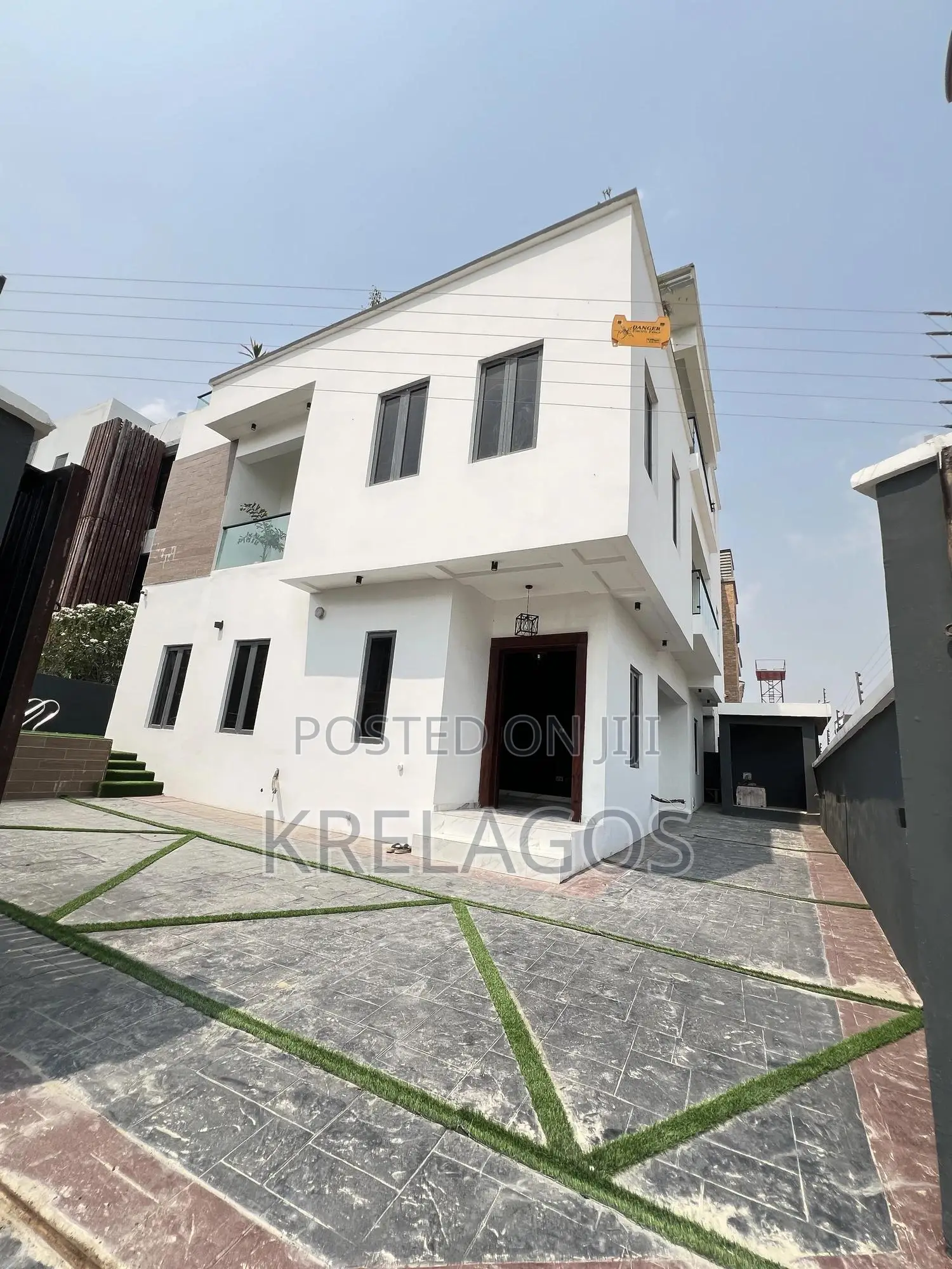 5bdrm Duplex in Ikate for sale in Ikate