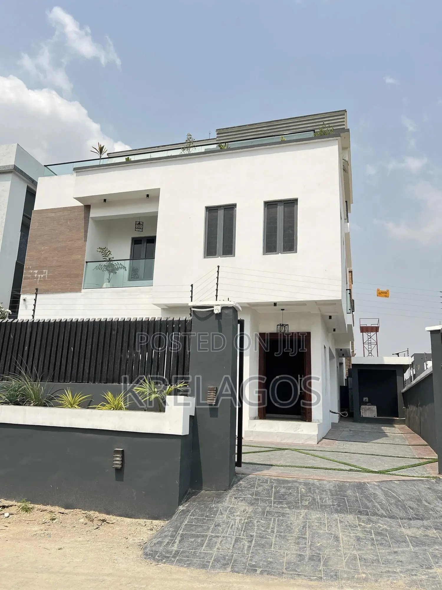 5bdrm Duplex in Ikate for sale in Ikate