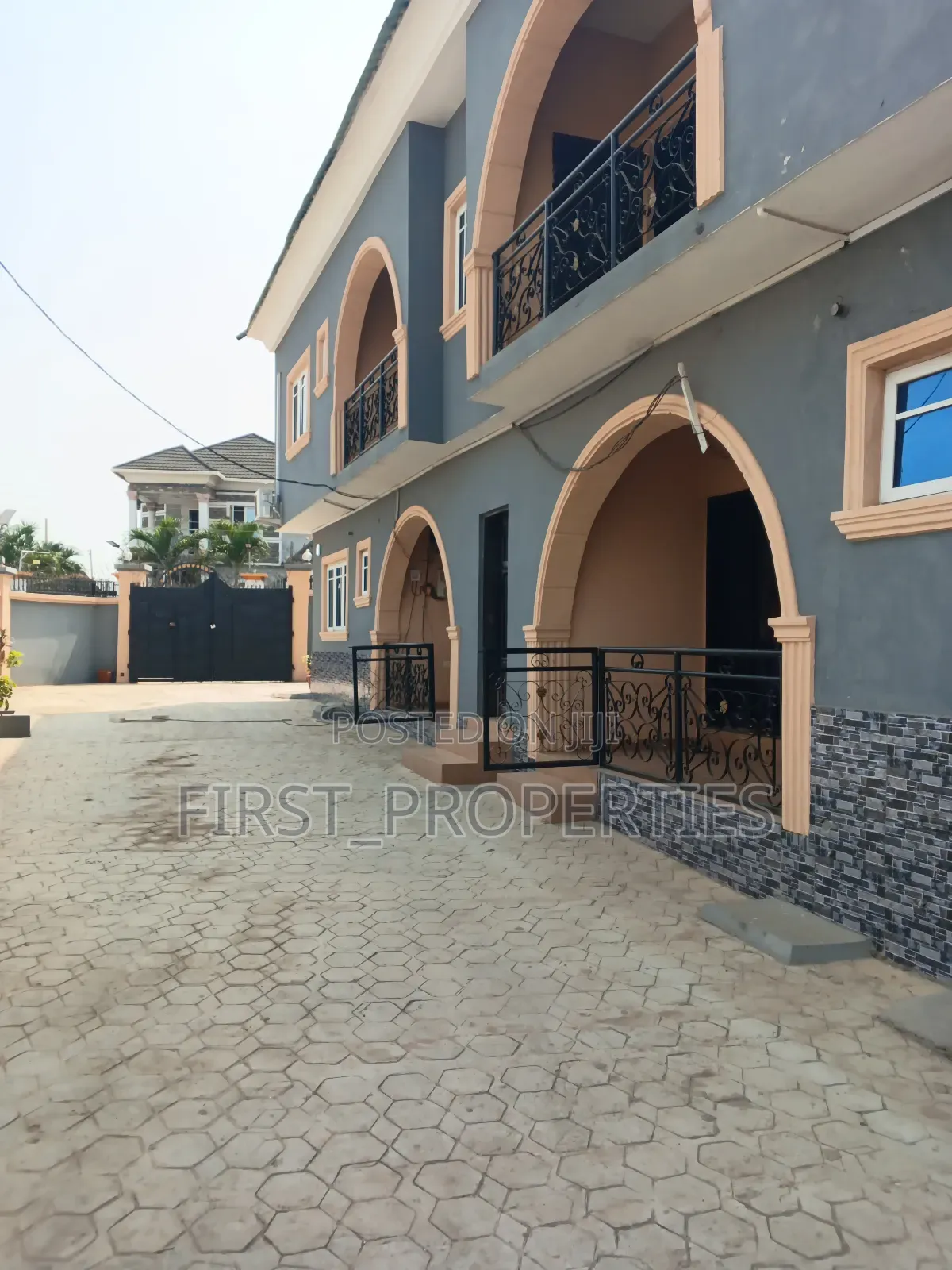 Standard 3 Bedroom Apartment With Modern Facilities in Akala Express