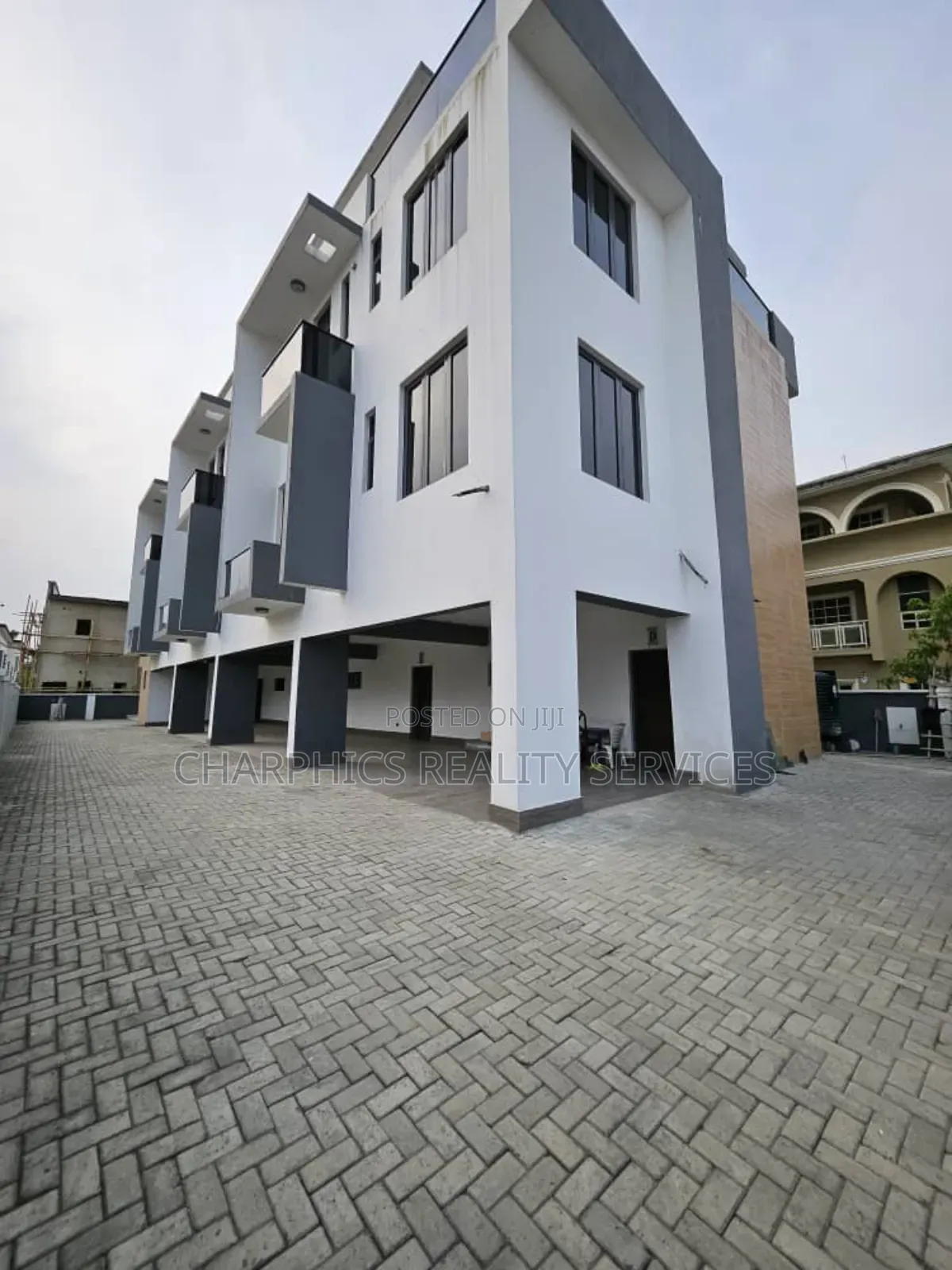 4bdrm Duplex in Thomas Estate for sale in Thomas Estate