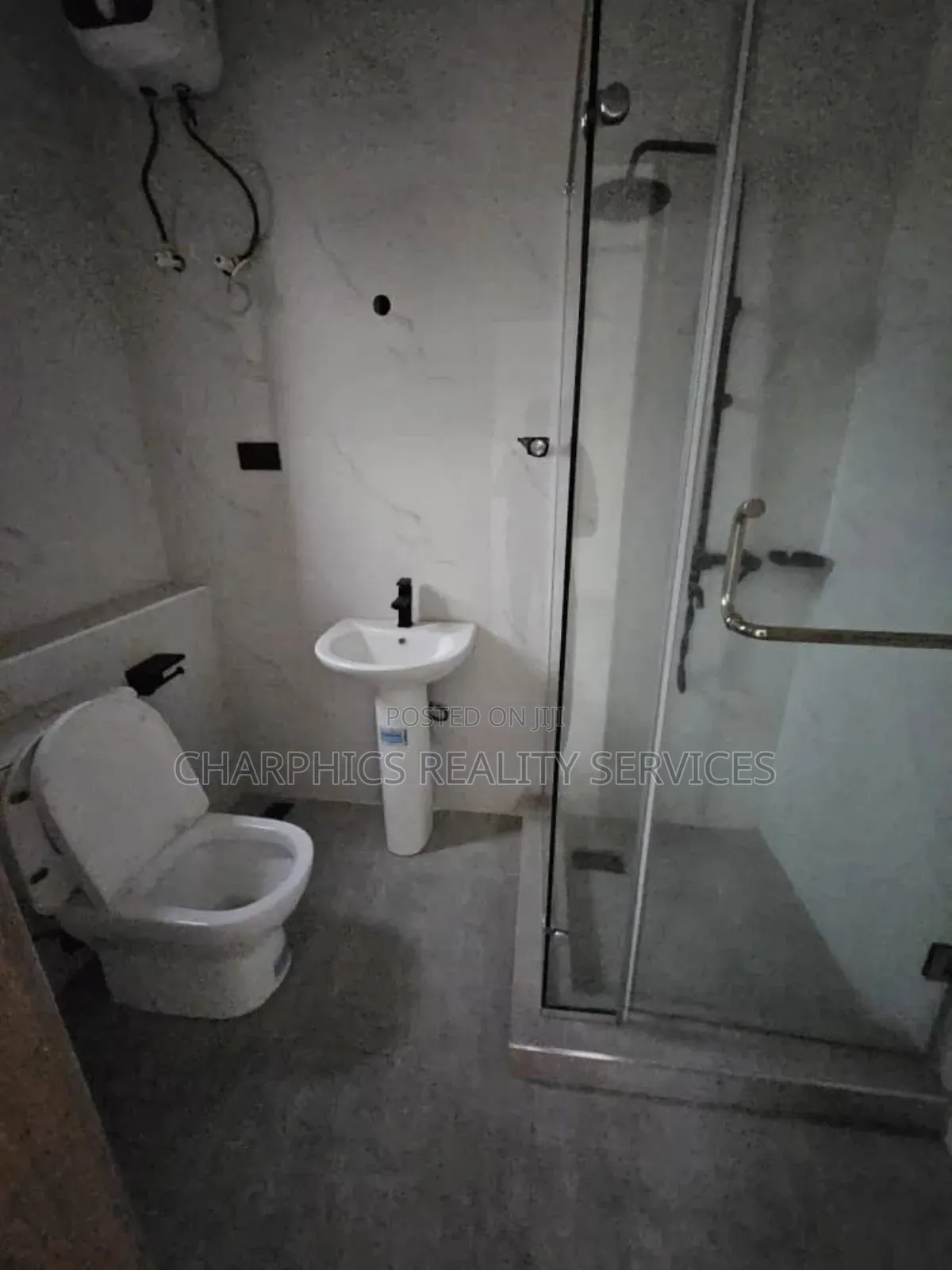4bdrm Duplex in Thomas Estate for sale in Thomas Estate