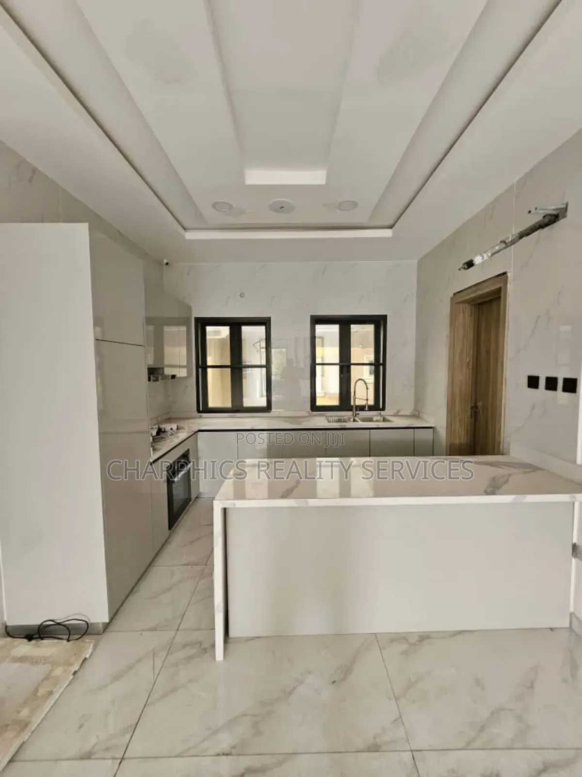 4bdrm Duplex in Thomas Estate for sale in Thomas Estate