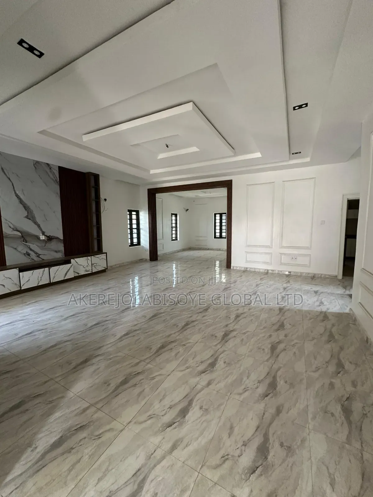 5bdrm Duplex in In An Estate Idu for sale in Idu Industrial