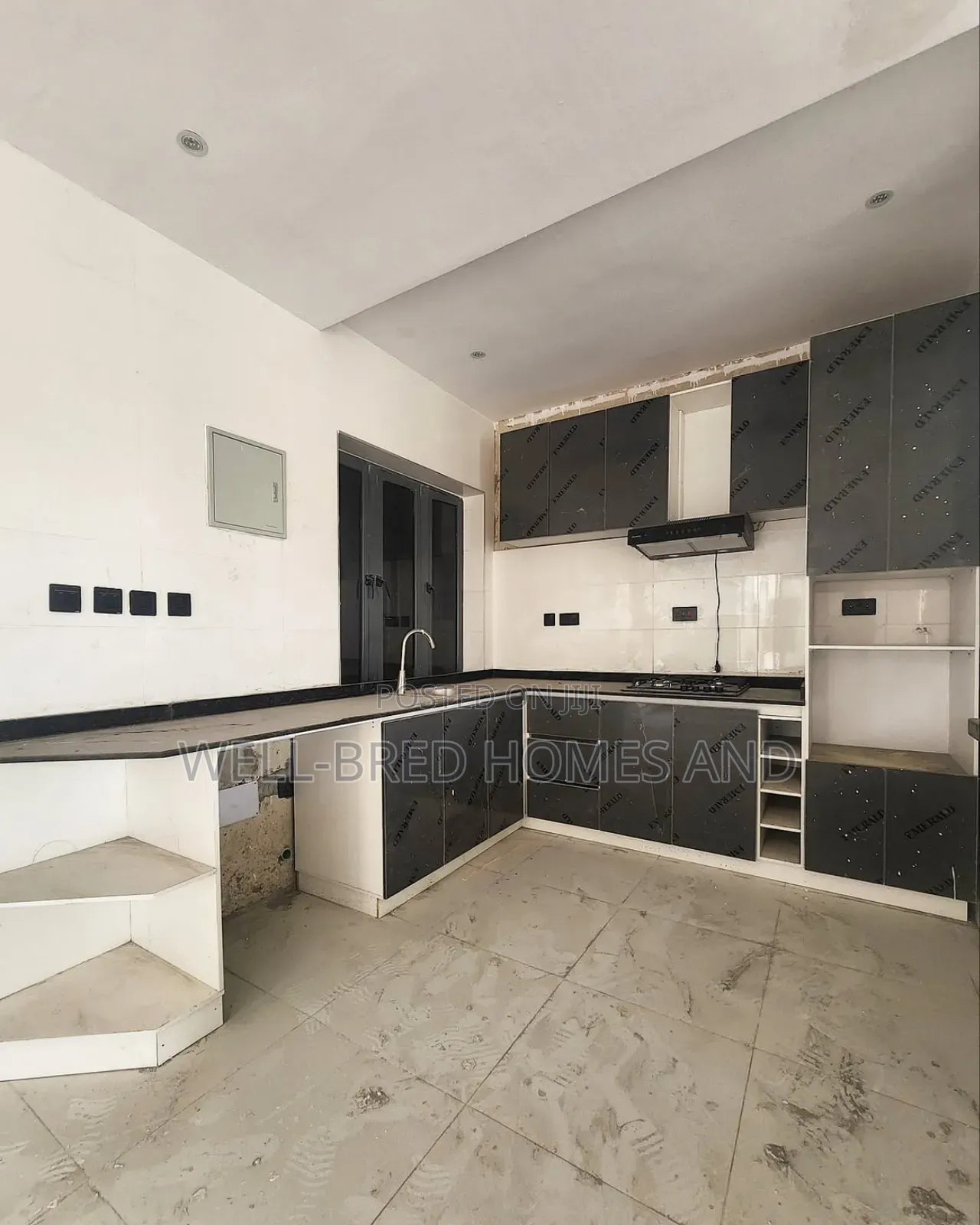 2bdrm Apartment in Lekki Phase 1 Lagos for sale in Lekki Phase 1